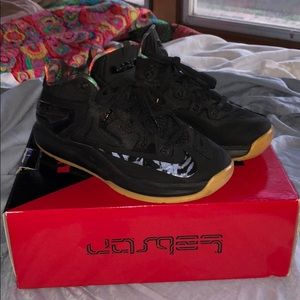 Men’s Lebron xi low